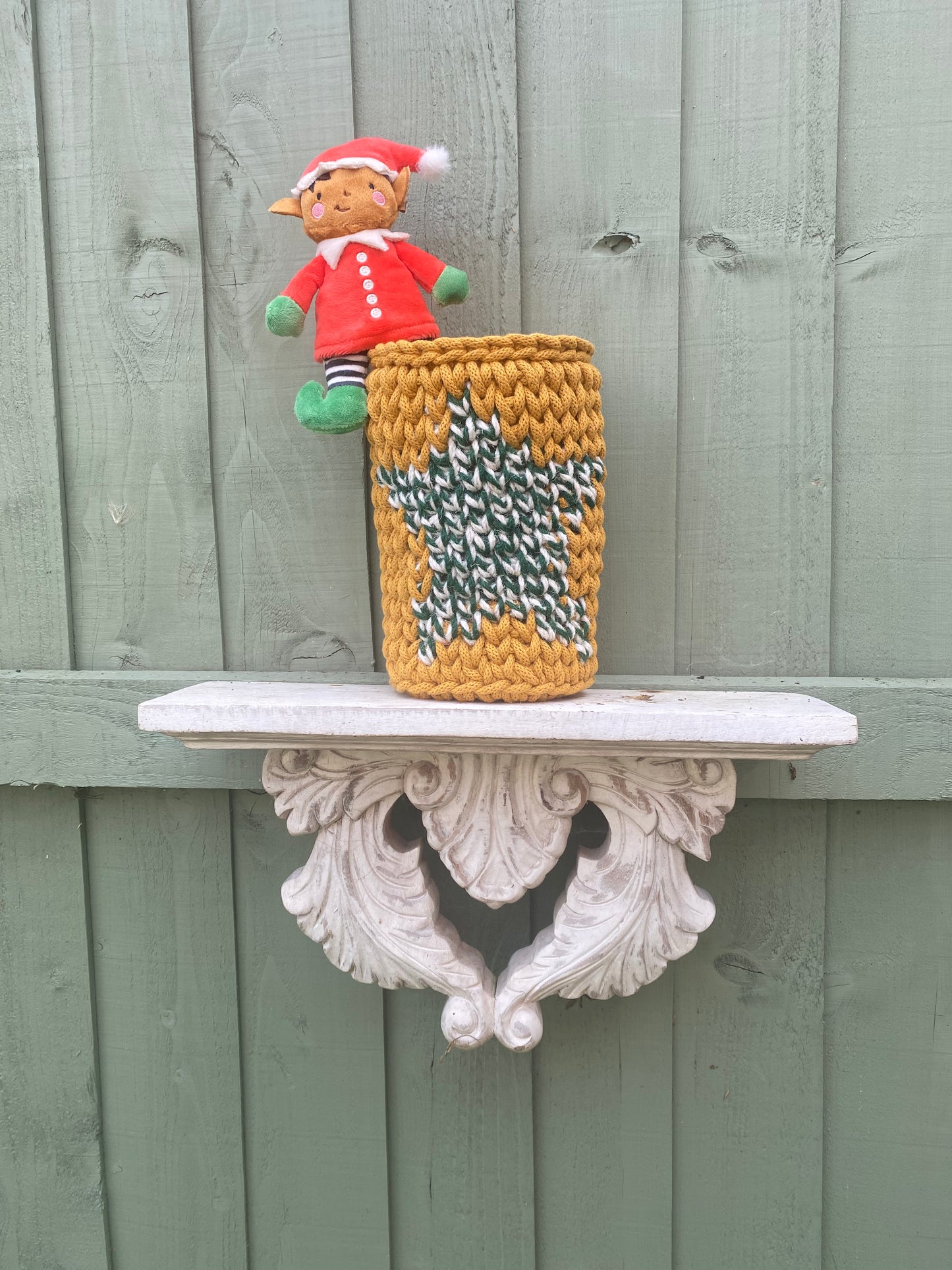 The Christmas star tall basket
