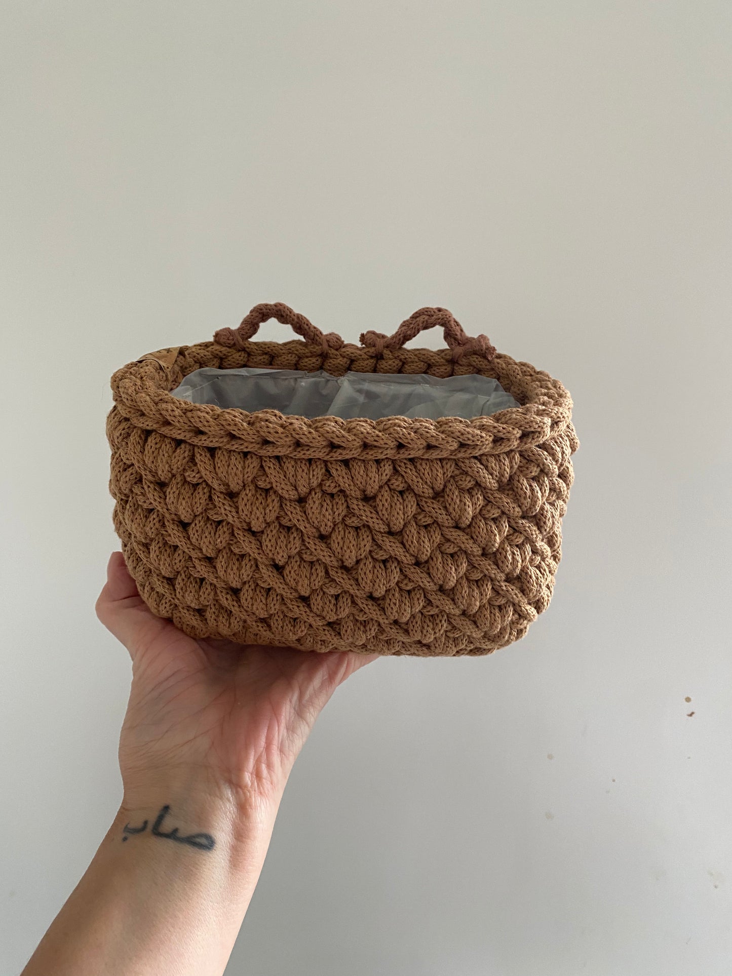 Rectangle lined wall basket
