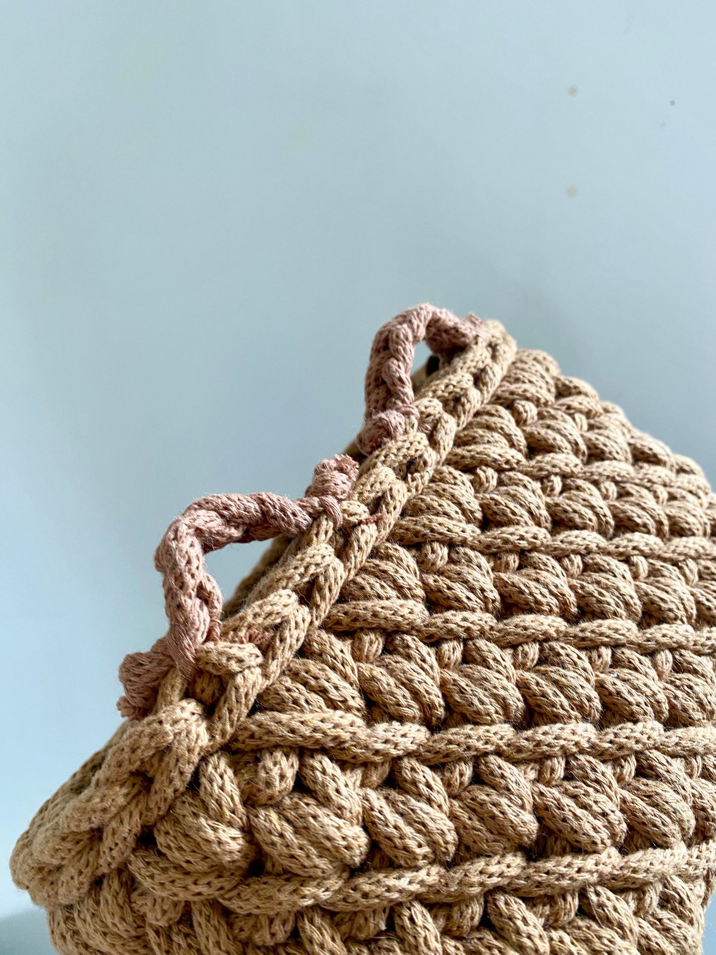 Rectangle lined wall basket
