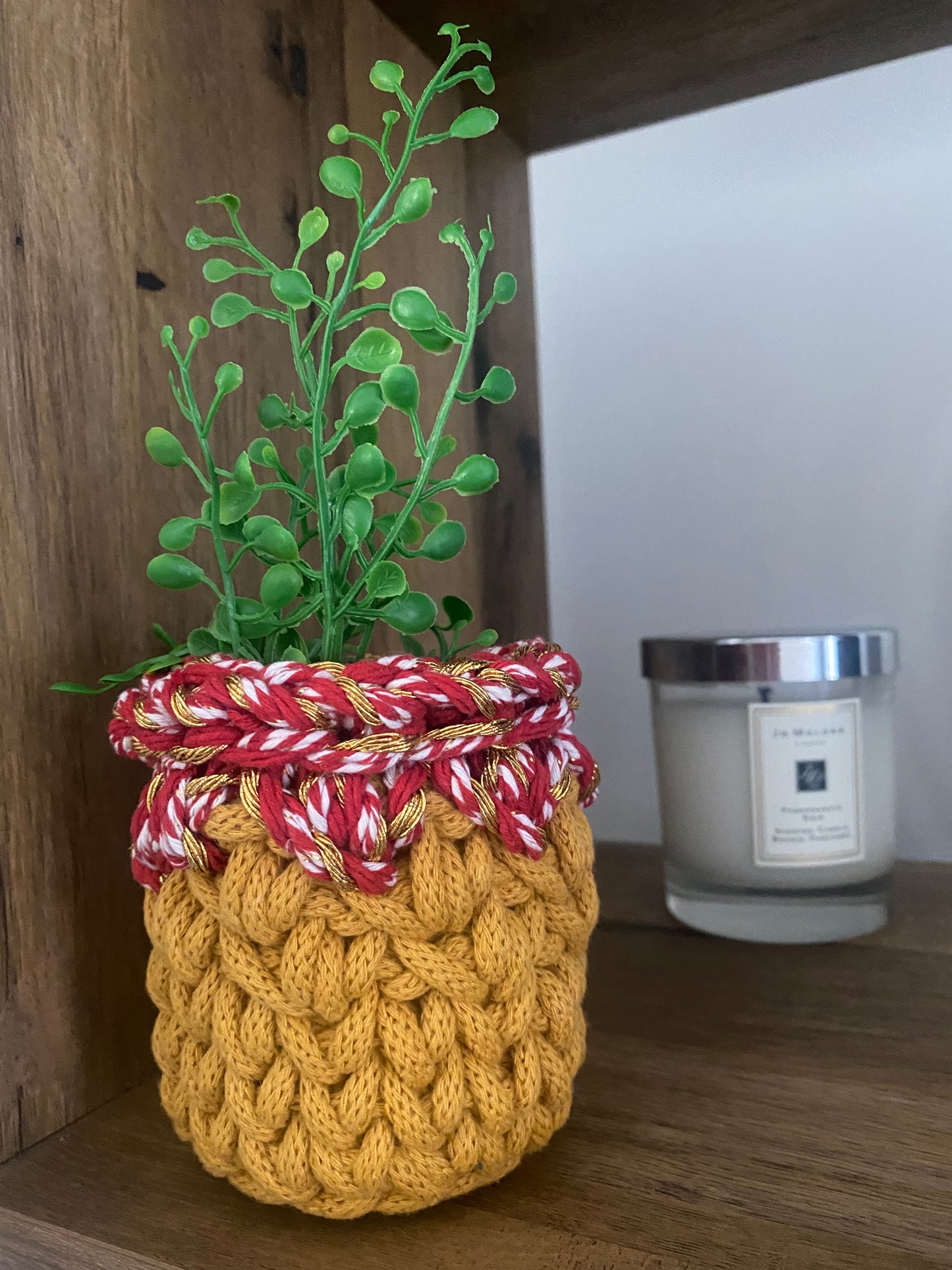 Christmas tulip mix small basket