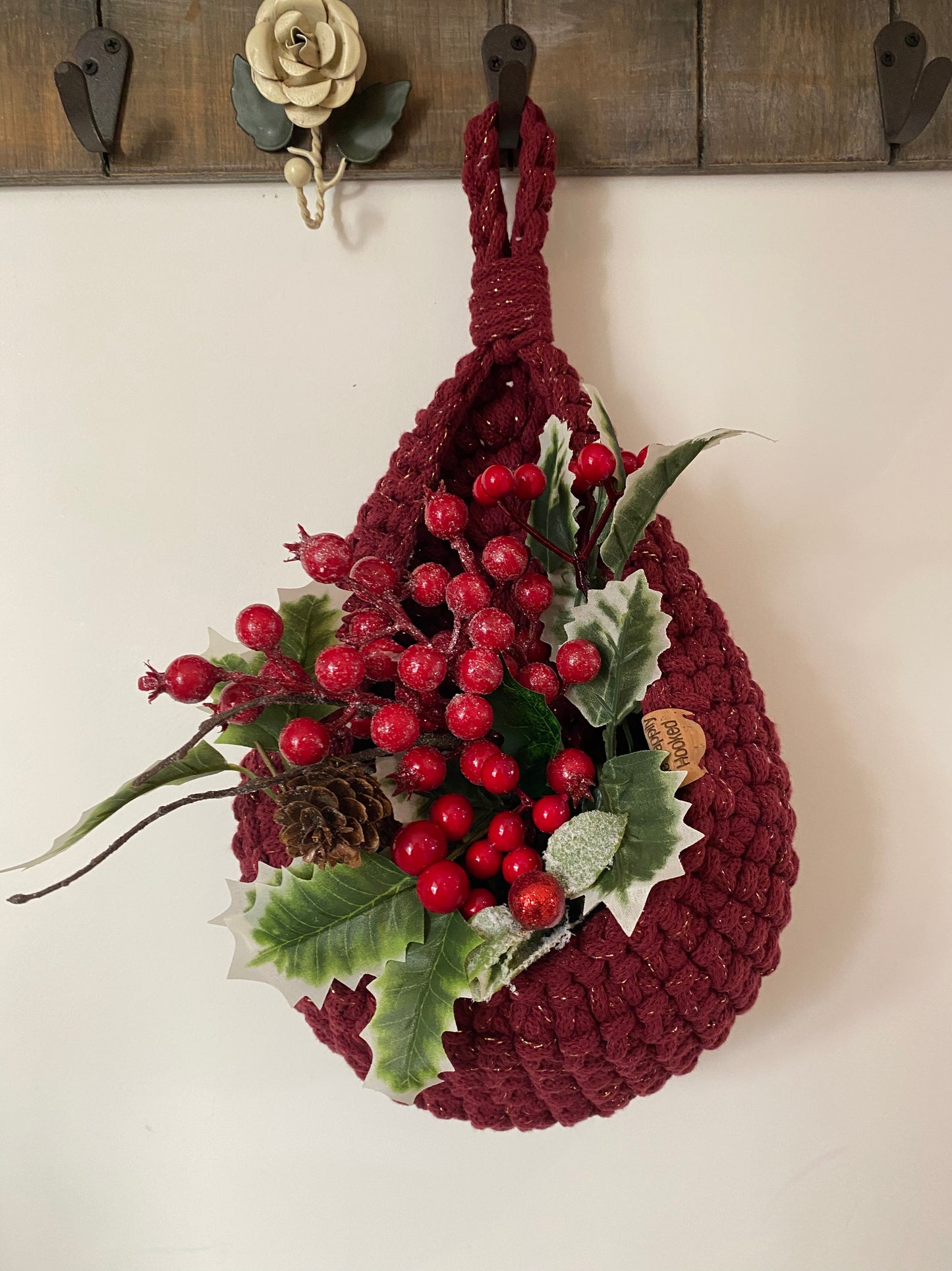 Christmas Red wine/ gold Pod basket